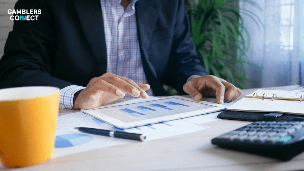 A map of the US and Canada with icons representing online casino growth.